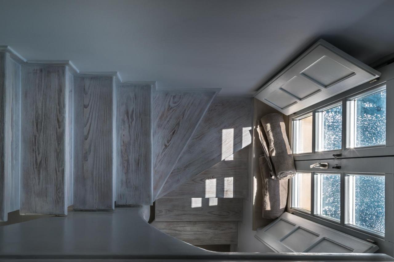 Nefeles Luxury Suites Fira  Exterior photo